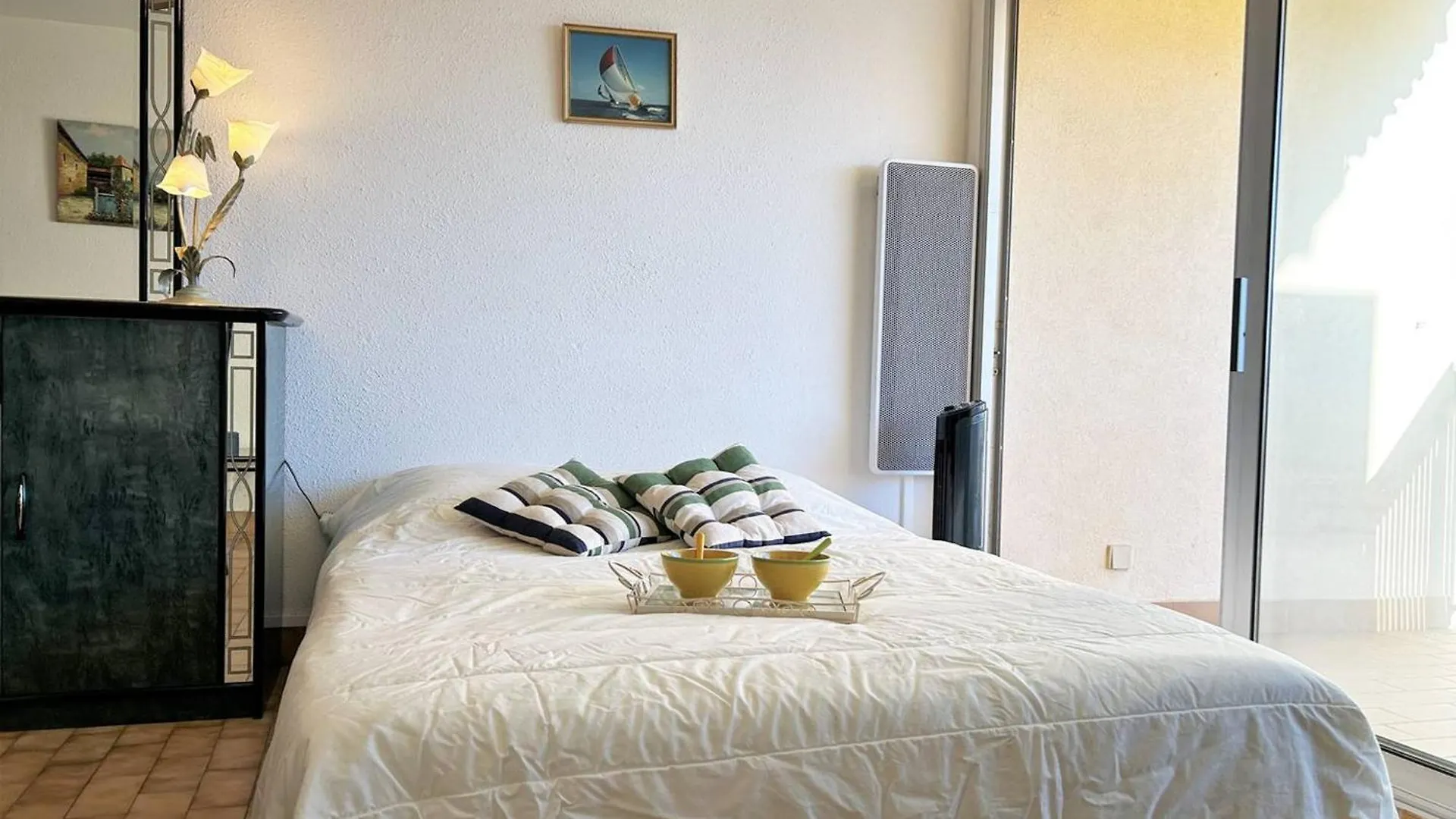 Appartement 2 Pieces, 4 Couchages - Terrasse, Parking, Proche Plage - Le Lavandou - Fr-1-251-543 0*,  França
